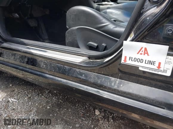 ✅ 2015 Infiniti Q40 • VIN: JN1CV6AR1FM651298 • Lot: 42648990. Wystawiony na IAAI z przebiegiem 131 396 mil. Bezpłatny archiwum sprzedaży aukcyjnych z USA i szczegółowy raport historii pojazdu na DreamBid. Zdjęcie 6.