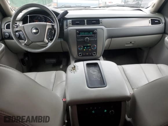 ✅ 2009 Chevrolet Suburban 1LT • VIN: 1GNFK26339R279705 • Lot: 44591325. Wystawiony na Copart z przebiegiem 261 810 mil. Bezpłatny archiwum sprzedaży aukcyjnych z USA i szczegółowy raport historii pojazdu na DreamBid. Zdjęcie 8.