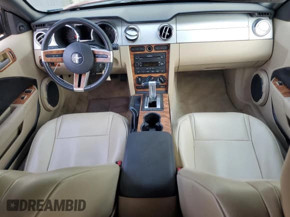 ✅ 2005 Ford Mustang GT Deluxe • VIN: 1ZVHT85H755258045 • Lot: 53802605. Wystawiony na Copart z przebiegiem 121 580 mil. Bezpłatny archiwum sprzedaży aukcyjnych z USA i szczegółowy raport historii pojazdu na DreamBid. Zdjęcie 8.