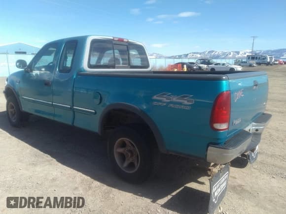 ✅ 1998 Ford F-250 • VIN: 2FTPX2864WCA38542 • Lot: 37888664. Wystawiony na IAAI z przebiegiem 196 640 mil. Bezpłatny archiwum sprzedaży aukcyjnych z USA i szczegółowy raport historii pojazdu na DreamBid. Zdjęcie 3.
