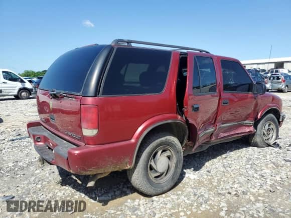 2000 Chevrolet Blazer LT z VIN 1GNDT13W0Y2320277, wystawiony jako Copart lot #55803014 z przebiegiem 168 938 mil mil oraz Szkoda całkowita • Salvage title. Historia ofert i sprzedaży dostępna na DreamBid. Obrazek 3.