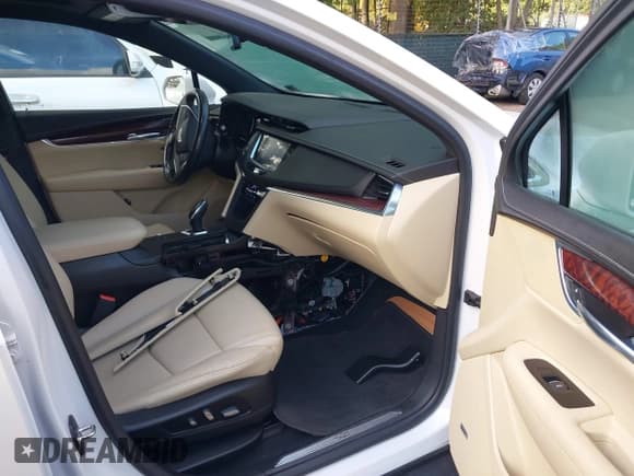 ✅ 2018 Cadillac XT5 Premium Luxury FWD • VIN: 1GYKNERS1JZ208214 • Lot: 43420727. Wystawiony na IAAI z przebiegiem 32 620 mil. Bezpłatny archiwum sprzedaży aukcyjnych z USA i szczegółowy raport historii pojazdu na DreamBid. Zdjęcie 5.