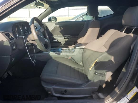 ✅ 2010 Dodge Challenger SE • VIN: 2B3CJ4DV1AH111856 • Lot: 78498304. Wystawiony na Copart z przebiegiem 170 755 mil. Bezpłatny archiwum sprzedaży aukcyjnych z USA i szczegółowy raport historii pojazdu na DreamBid. Zdjęcie 7.