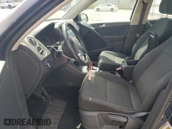 ✅ 2013 Volkswagen Tiguan S • VIN: WVGAV3AX8DW613212 • Lot: 61986515. Listed on Copart with 131,438 mi. Free auction sales archive from the USA and detailed vehicle history report at DreamBid. Image 7.