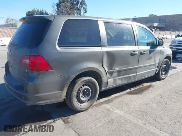 ✅ 2010 Volkswagen Routan S • VIN: 2V4RW4D14AR333122 • Лот: 41326090. Опубликован ранее на IAAI с пробегом 177 826 миль. Бесплатный доступ к архиву аукционных продаж из США и подробный отчёт об истории автомобиля на DreamBid. Изображение 4.