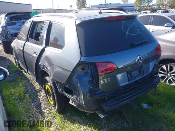✅ 2017 Volkswagen Golf S • VIN: 3VWH17AU6HM522728 • Lot: 43641462. Listed on IAAI with 92,397 mi. Free auction sales archive from the USA and detailed vehicle history report at DreamBid. Image 3.
