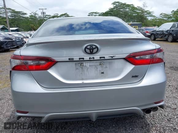 2022 Toyota Camry SE z VIN 4T1T11AK6NU643562, wystawiony jako IAAI lot #42478394 z przebiegiem 27 570 mil mil oraz . Historia ofert i sprzedaży dostępna na DreamBid. Obrazek 16.