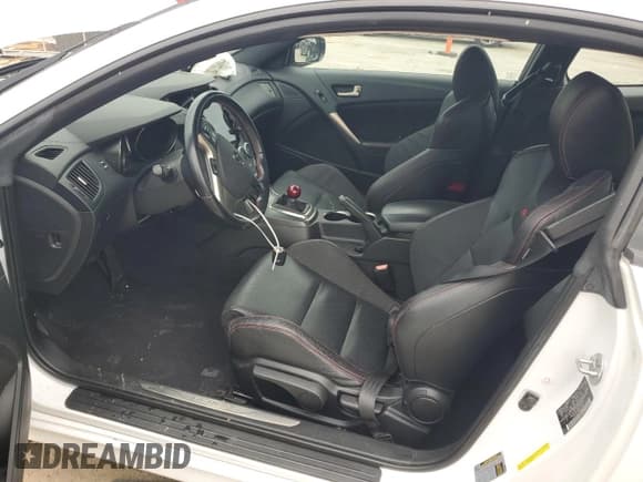 ✅ 2015 Hyundai Genesis Coupe R-Spec • VIN: KMHHU6KJ2FU127071 • Lot: 62778025. Wystawiony na Copart z przebiegiem 24 771 mil. Bezpłatny archiwum sprzedaży aukcyjnych z USA i szczegółowy raport historii pojazdu na DreamBid. Zdjęcie 7.