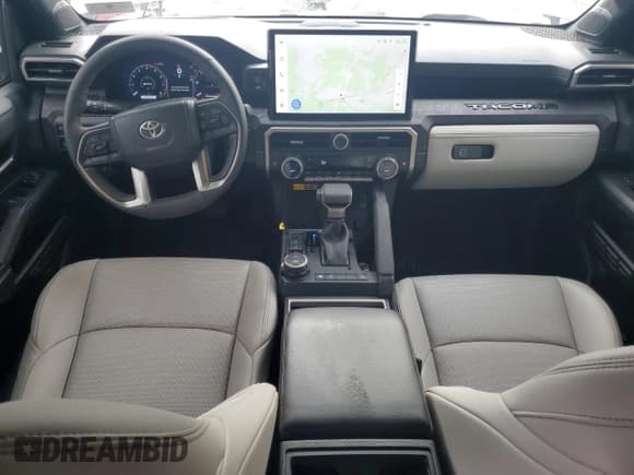 ✅ 2024 Toyota Tacoma SR5 • VIN: 3TMLB5JN7RM067333 • Lot: 71654075. Wystawiony na Copart z przebiegiem 10 564 mil. Bezpłatny archiwum sprzedaży aukcyjnych z USA i szczegółowy raport historii pojazdu na DreamBid. Zdjęcie 8.