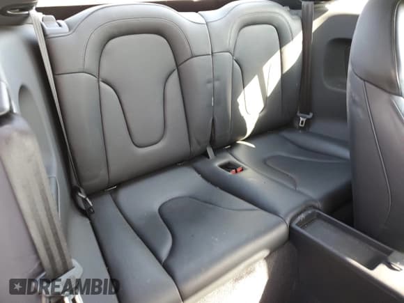 ✅ 2011 Audi TT Premium Plus • VIN: TRUBFAFK8B1025186 • Lot: 70555994. Wystawiony na Copart z przebiegiem 100 584 mil. Bezpłatny archiwum sprzedaży aukcyjnych z USA i szczegółowy raport historii pojazdu na DreamBid. Zdjęcie 10.