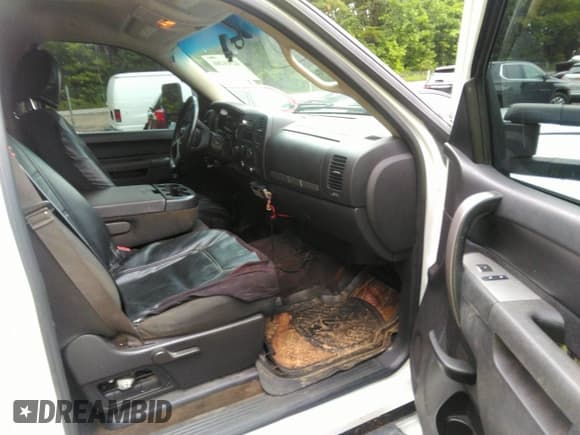 ✅ 2013 GMC Sierra 2500HD SLE • VIN: 1GT120CG0DF189677 • Lot: 42514266. Listed on IAAI with 127,978 mi. Free auction sales archive from the USA and detailed vehicle history report at DreamBid. Image 5.