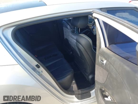 ✅ 2016 Hyundai Veloster Turbo • VIN: KMHTC6AE4GU303847 • Lot: 42113605. Wystawiony na IAAI z przebiegiem 130 416 mil. Bezpłatny archiwum sprzedaży aukcyjnych z USA i szczegółowy raport historii pojazdu na DreamBid. Zdjęcie 8.