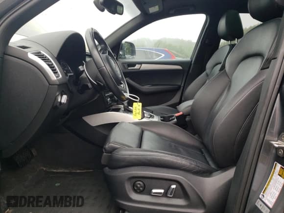 ✅ 2017 Audi Q5 Premium Plus • VIN: WA1M2AFP9HA096023 • Lot: 61051655. Wystawiony na Copart z przebiegiem 85 666 mil. Bezpłatny archiwum sprzedaży aukcyjnych z USA i szczegółowy raport historii pojazdu na DreamBid. Zdjęcie 7.