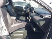 ✅ 2022 Toyota Corolla Cross XLE • VIN: 7MUDAABG9NV033863 • Лот: 41647419. Опубликован ранее на IAAI с пробегом 34 266 миль. Бесплатный доступ к архиву аукционных продаж из США и подробный отчёт об истории автомобиля на DreamBid. Изображение 5.