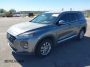 ✅ 2019 Hyundai Santa Fe SE • VIN: 5NMS23AD8KH030713 • Lot: 43592667. Wystawiony na IAAI z przebiegiem 74 344 mil. Bezpłatny archiwum sprzedaży aukcyjnych z USA i szczegółowy raport historii pojazdu na DreamBid. Zdjęcie 2.