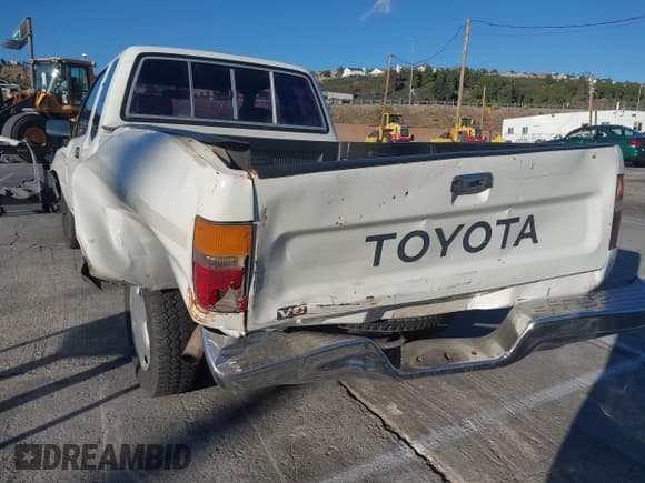 ✅ 1991 Toyota Pickup • VIN: JT4VN93D5M5022577 • Lot: 41710172. Listed on IAAI with 205,311 mi. Free auction sales archive from the USA and detailed vehicle history report at DreamBid. Image 17.