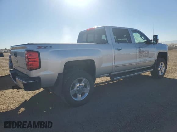 ✅ 2016 Chevrolet Silverado 2500HD LTZ • VIN: 1GC1KWE84GF238490 • Лот: 87207355. Опубликован ранее на Copart с пробегом 122 456 миль. Бесплатный доступ к архиву аукционных продаж из США и подробный отчёт об истории автомобиля на DreamBid. Изображение 3.