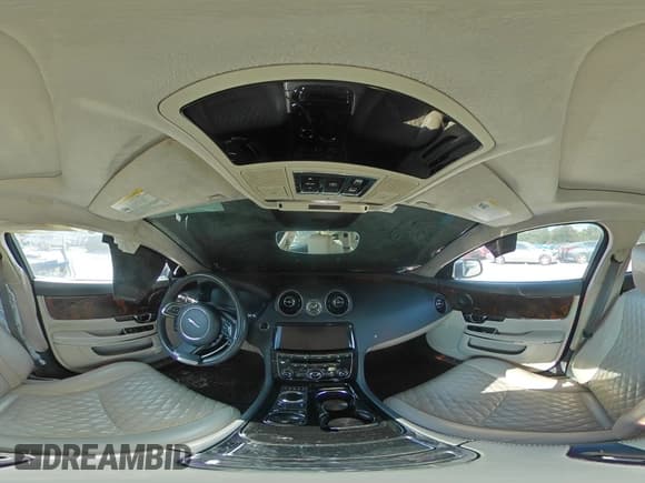 ✅ 2018 Jaguar XJ Portfolio • VIN: SAJWA2G74J8W16522 • Лот: 69732245. Опубликован ранее на Copart с пробегом 78 722 миль. Бесплатный доступ к архиву аукционных продаж из США и подробный отчёт об истории автомобиля на DreamBid. Изображение 14.