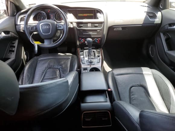 ✅ 2010 Audi A5 Prestige • VIN: WAUVFAFH4AN021779 • Lot: 60306655. Wystawiony na Copart z przebiegiem 164 026 mil. Bezpłatny archiwum sprzedaży aukcyjnych z USA i szczegółowy raport historii pojazdu na DreamBid. Zdjęcie 8.