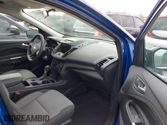 ✅ 2017 Ford Escape SE • VIN: 1FMCU9GD7HUB76526 • Lot: 43678296. Wystawiony na IAAI z przebiegiem 99 099 mil. Bezpłatny archiwum sprzedaży aukcyjnych z USA i szczegółowy raport historii pojazdu na DreamBid. Zdjęcie 5.