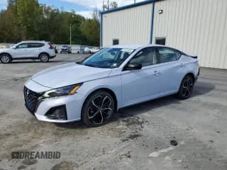 ✅ 2025 Nissan Altima SR • VIN: 1N4BL4CW3SN330234 • Lot: 81903485. Wystawiony na Copart z przebiegiem 6 600 mil. Bezpłatny archiwum sprzedaży aukcyjnych z USA i szczegółowy raport historii pojazdu na DreamBid. Zdjęcie 1.