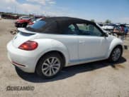 ✅ 2017 Volkswagen Beetle S • VIN: 3VW517AT2HM811308 • Lot: 71267835. Wystawiony na Copart z przebiegiem Nie podano. Bezpłatny archiwum sprzedaży aukcyjnych z USA i szczegółowy raport historii pojazdu na DreamBid. Zdjęcie 3.