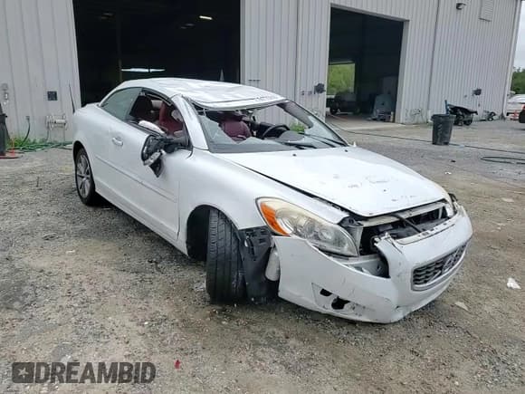 ✅ 2012 Volvo C70 T5 • VIN: YV1672MC7CJ127231 • Лот: 84770915. Опубликован ранее на Copart с пробегом 154 958 миль. Бесплатный доступ к архиву аукционных продаж из США и подробный отчёт об истории автомобиля на DreamBid. Изображение 13.