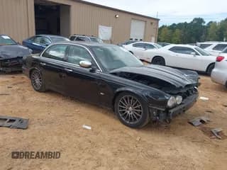 ✅ 2007 Jaguar XJ Series XJ8 • VIN: SAJWA71B07SH12611 • Lot: 43352012. Wystawiony na IAAI z przebiegiem 253 614 mil. Bezpłatny archiwum sprzedaży aukcyjnych z USA i szczegółowy raport historii pojazdu na DreamBid. Zdjęcie 1.