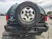 1999 Chevrolet Blazer LS z VIN 1GNCT18W6XK224253, wystawiony jako Copart lot #50708405 z przebiegiem 209 711 mil mil oraz Szkoda całkowita • Salvage title. Historia ofert i sprzedaży dostępna na DreamBid. Obrazek 6.