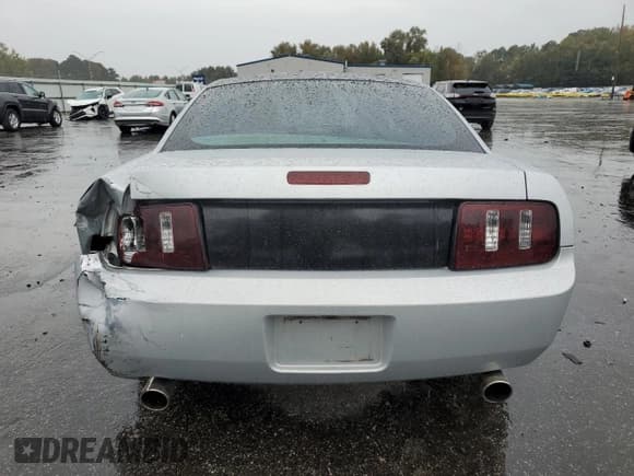 ✅ 2005 Ford Mustang Deluxe • VIN: 1ZVFT80NX55153066 • Lot: 82753745. Wystawiony na Copart z przebiegiem 163 122 mil. Bezpłatny archiwum sprzedaży aukcyjnych z USA i szczegółowy raport historii pojazdu na DreamBid. Zdjęcie 6.