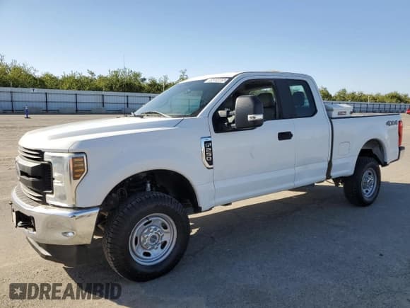 ✅ 2018 Ford F-250 XL • VIN: 1FT7X2B63JEB11766 • Lot: 85009805. Listed on Copart with 166,378 mi. Free auction sales archive from the USA and detailed vehicle history report at DreamBid. Image 1.
