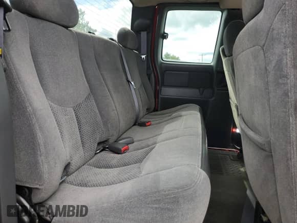 2006 Chevrolet Silverado 2500HD LT1 с VIN 1GCHK29U46E165589, выставлен на аукционе Copart как лот 70109875 с пробегом 203 174 миль миль и Чистый • Clean title. История ставок и продаж доступна на DreamBid. Изображение 10.