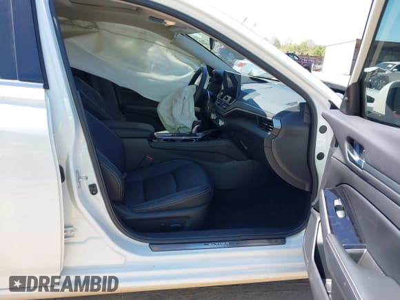 ✅ 2024 Nissan Altima SL • VIN: 1N4BL4EW7RN406092 • Lot: 42007709. Wystawiony na IAAI z przebiegiem 13 904 mil. Bezpłatny archiwum sprzedaży aukcyjnych z USA i szczegółowy raport historii pojazdu na DreamBid. Zdjęcie 5.