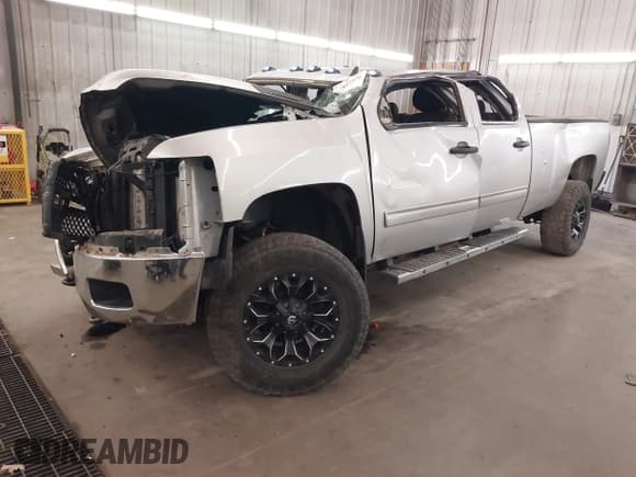 ✅ 2014 Chevrolet Silverado 2500HD LT • VIN: 1GC1KXC89EF108663 • Lot: 41857376. Listed on IAAI with Not provided. Free auction sales archive from the USA and detailed vehicle history report at DreamBid. Image 18.