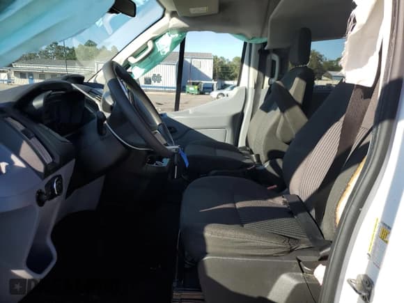 ✅ 2018 Ford Transit Passenger XL • VIN: 1FBZX2YM3JKA21215 • Lot: 90623945. Wystawiony na Copart z przebiegiem 190 254 mil. Bezpłatny archiwum sprzedaży aukcyjnych z USA i szczegółowy raport historii pojazdu na DreamBid. Zdjęcie 7.