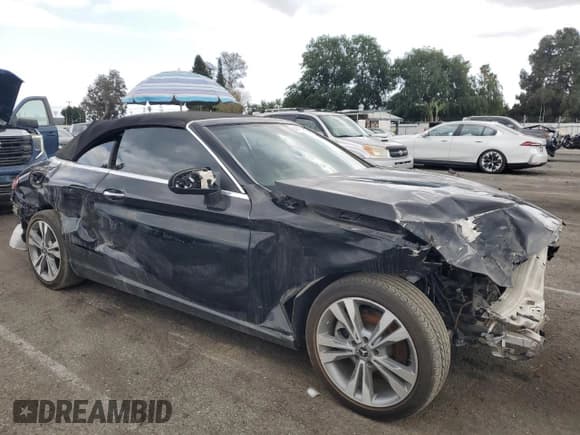 ✅ 2019 Mercedes-Benz C 300 • VIN: WDDWK8DB6KF827909 • Lot: 51114875. Wystawiony na Copart z przebiegiem 55 903 mil. Bezpłatny archiwum sprzedaży aukcyjnych z USA i szczegółowy raport historii pojazdu na DreamBid. Zdjęcie 4.