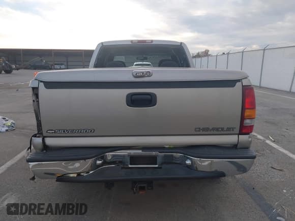 ✅ 2001 Chevrolet Silverado 1500 LS • VIN: 2GCEC19V111103239 • Lot: 43517310. Listed on IAAI with 177,501 mi. Free auction sales archive from the USA and detailed vehicle history report at DreamBid. Image 16.