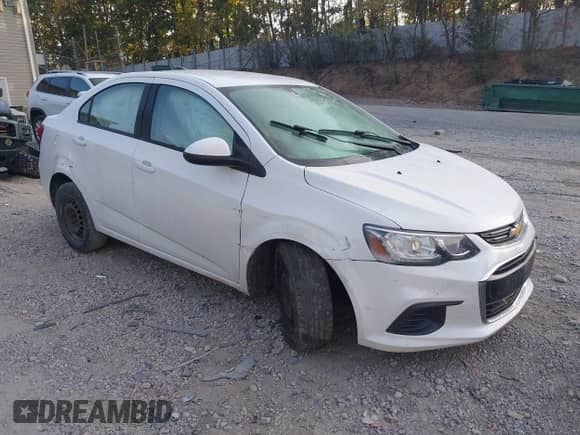 2018 Chevrolet Sonic LS z VIN 1G1JB5SG8J4110013, wystawiony jako IAAI lot #43258372 z przebiegiem 113 488 mil mil oraz . Historia ofert i sprzedaży dostępna na DreamBid. Obrazek 1.