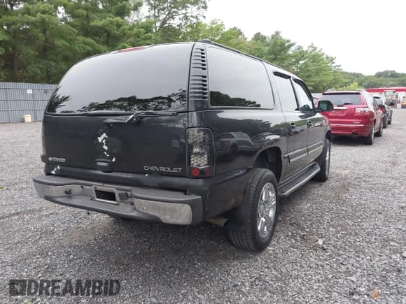 ✅ 2005 Chevrolet Suburban LT • VIN: 1GNFK16Z75J175855 • Лот: 43008638. Опубликован ранее на IAAI с пробегом 219 196 миль. Бесплатный доступ к архиву аукционных продаж из США и подробный отчёт об истории автомобиля на DreamBid. Изображение 4.