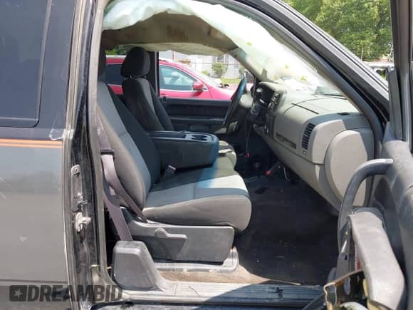 ✅ 2011 Chevrolet Silverado 1500 LS • VIN: 1GCRKREA6BZ342042 • Lot: 42410354. Wystawiony na IAAI z przebiegiem 290 263 mil mil. Skorzystaj z bezpłatnego archiwum sprzedaży aukcyjnych z USA i zobacz szczegółowy raport historii pojazdu na DreamBid. Zdjęcie 5.