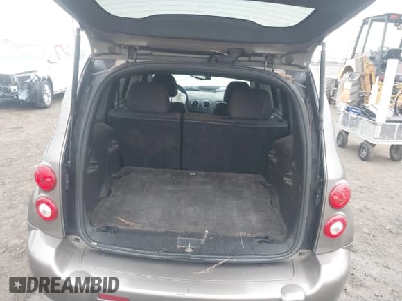 ✅ 2011 Chevrolet HHR LS • VIN: 3GNBAAFW5BS553088 • Lot: 41017260. Listed on IAAI with 159,026 mi. Free auction sales archive from the USA and detailed vehicle history report at DreamBid. Image 8.