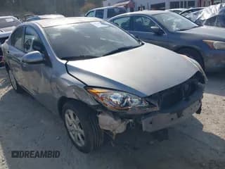 ✅ 2011 Mazda 3 i Touring • VIN: JM1BL1VF9B1367379 • Lot: 43474071. Wystawiony na IAAI z przebiegiem 141 050 mil. Bezpłatny archiwum sprzedaży aukcyjnych z USA i szczegółowy raport historii pojazdu na DreamBid. Zdjęcie 1.