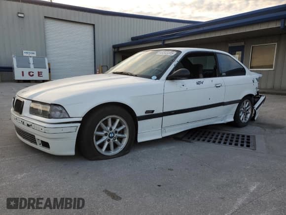 ✅ 1996 BMW 3 Series • VIN: WBABE7328TEY20914 • Лот: 46845305. Опубликован ранее на Copart с пробегом Не указан. Бесплатный доступ к архиву аукционных продаж из США и подробный отчёт об истории автомобиля на DreamBid. Изображение 1.