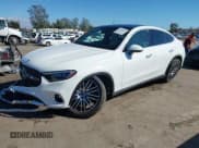 ✅ 2025 Mercedes-Benz GLC 300 • VIN: W1NKJ4HB1SF329799 • Лот: 43460057. Опубликован ранее на IAAI с пробегом 6 914 миль. Бесплатный доступ к архиву аукционных продаж из США и подробный отчёт об истории автомобиля на DreamBid. Изображение 2.