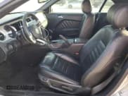 ✅ 2012 Ford Mustang GT • VIN: 1ZVBP8FF7C5265405 • Lot: 74672574. Wystawiony na Copart z przebiegiem 134 476 mil. Bezpłatny archiwum sprzedaży aukcyjnych z USA i szczegółowy raport historii pojazdu na DreamBid. Zdjęcie 7.