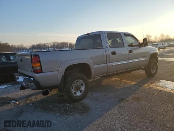 ✅ 2004 GMC Sierra 2500HD SLT • VIN: 1GTHK23204F197714 • Lot: 89311065. Wystawiony na Copart z przebiegiem 240 299 mil. Bezpłatny archiwum sprzedaży aukcyjnych z USA i szczegółowy raport historii pojazdu na DreamBid. Zdjęcie 3.