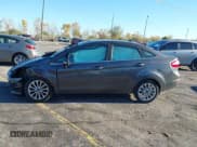 ✅ 2017 Ford Fiesta Titanium • VIN: 3FADP4CJ1HM136418 • Lot: 43415905. Wystawiony na IAAI z przebiegiem 95 637 mil. Bezpłatny archiwum sprzedaży aukcyjnych z USA i szczegółowy raport historii pojazdu na DreamBid. Zdjęcie 14.