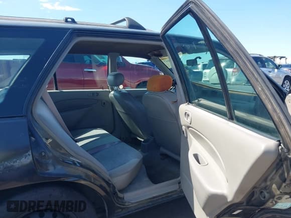 ✅ 1998 Ford Escort SE • VIN: 3FAFP15P0WR238401 • Lot: 43273047. Wystawiony na IAAI z przebiegiem 115 829 mil. Bezpłatny archiwum sprzedaży aukcyjnych z USA i szczegółowy raport historii pojazdu na DreamBid. Zdjęcie 8.