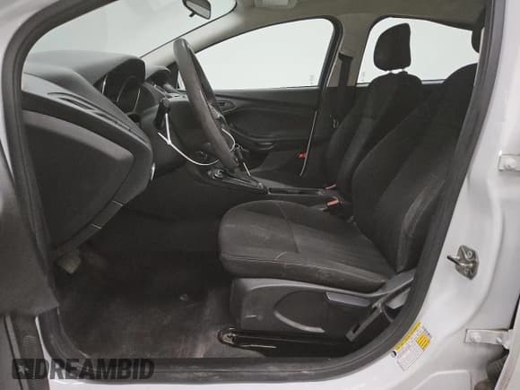 ✅ 2017 Ford Focus S • VIN: 1FADP3E26HL317595 • Lot: 90677075. Wystawiony na Copart z przebiegiem 160 268 mil. Bezpłatny archiwum sprzedaży aukcyjnych z USA i szczegółowy raport historii pojazdu na DreamBid. Zdjęcie 7.