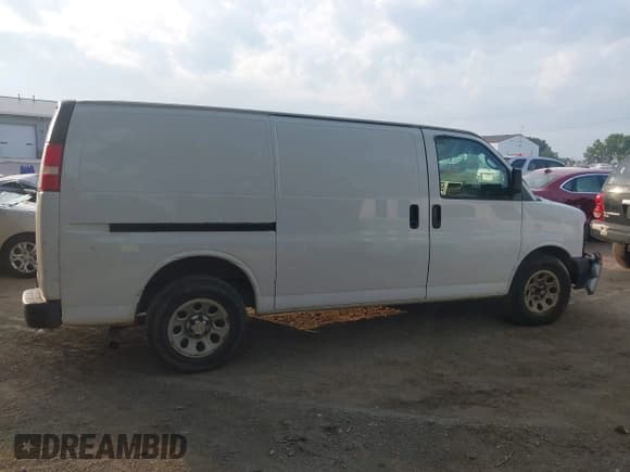 ✅ 2014 Chevrolet Express Cargo • VIN: 1GCSGAFX6E1177295 • Lot: 42829378. Wystawiony na IAAI z przebiegiem 281 183 mil. Bezpłatny archiwum sprzedaży aukcyjnych z USA i szczegółowy raport historii pojazdu na DreamBid. Zdjęcie 13.